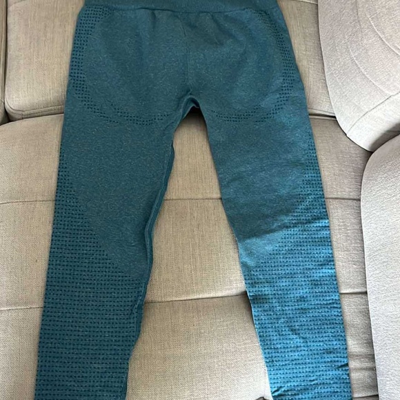 GYMSHARK teal 2 piece workout set - Picture 3 of 5